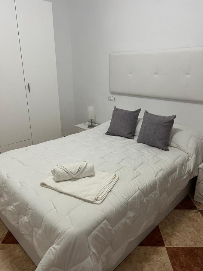 El Torreon 3 Apartment Lora del Rio Ngoại thất bức ảnh